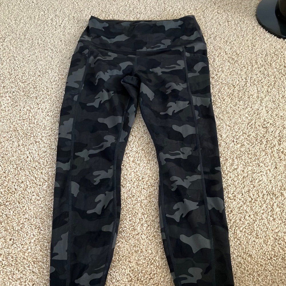 Women’s camo leggings